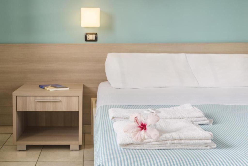 Hotel Dei Bizantini & Villaggio Campo Dei Messapi San Pietro in Bevagna Zewnętrze zdjęcie
