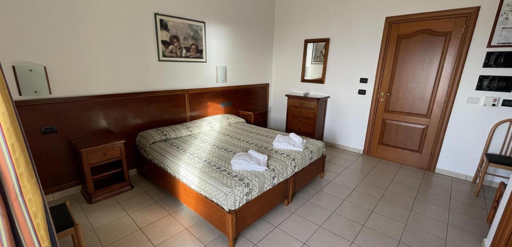 Hotel Dei Bizantini & Villaggio Campo Dei Messapi San Pietro in Bevagna Zewnętrze zdjęcie