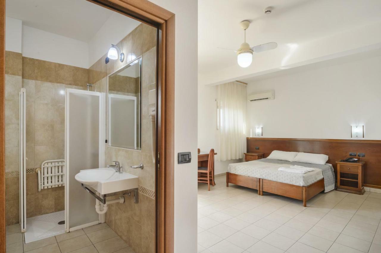 Hotel Dei Bizantini & Villaggio Campo Dei Messapi San Pietro in Bevagna Zewnętrze zdjęcie